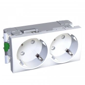 Розетка силовая двойная 45° 2P+E Altira, 16A 250V ~ (AC), со шторками, с заземлением, белая img